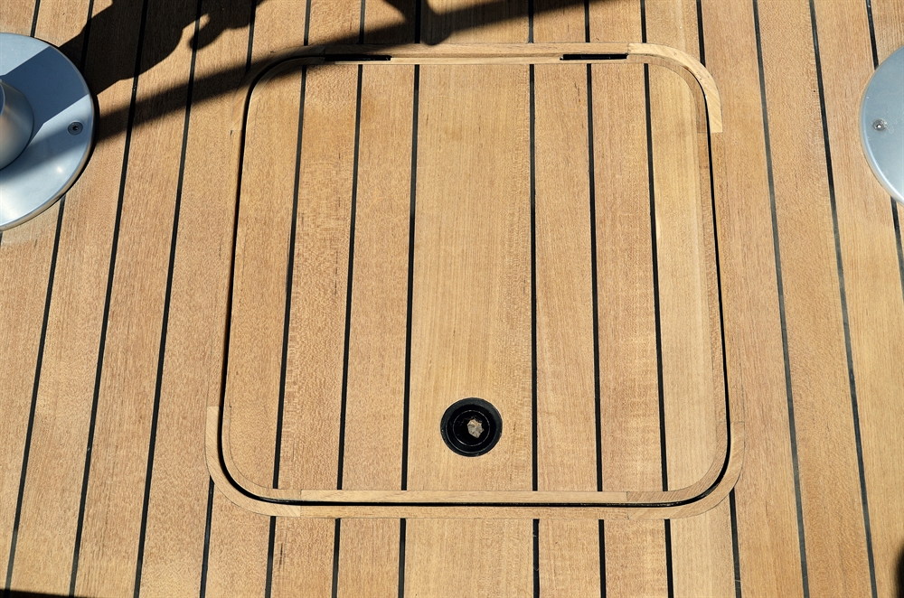 H400-400 T – Hatch 400X400 mm, teak deck installation - Image 3